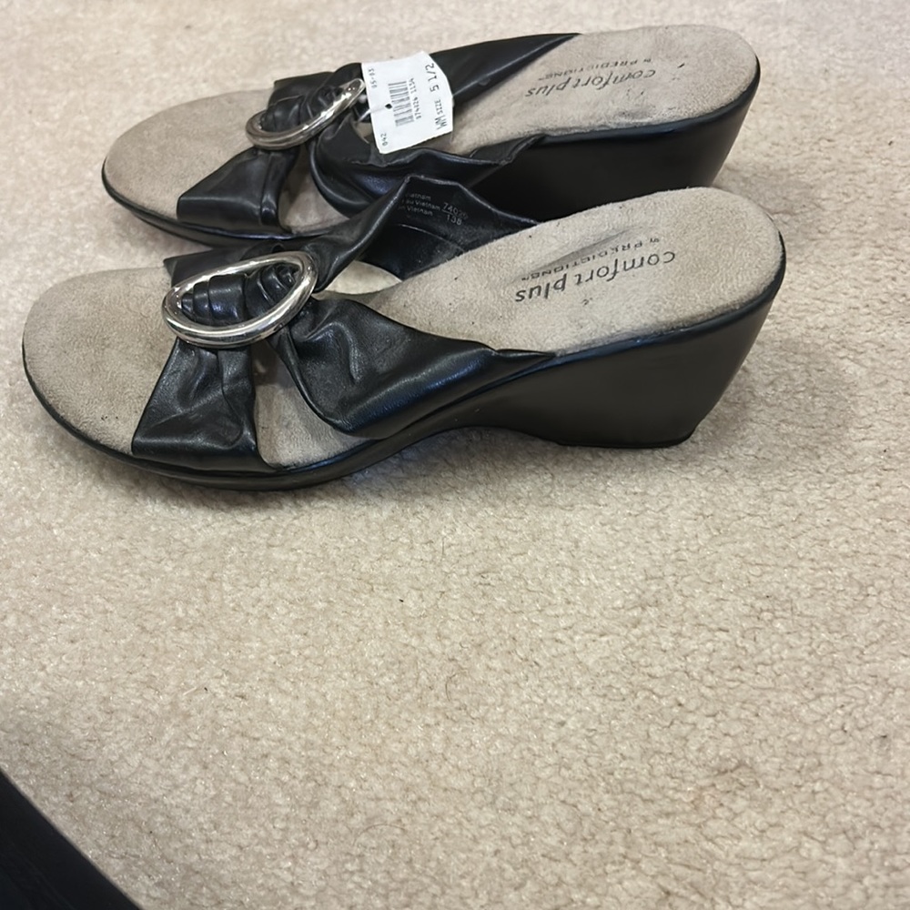 Wedge black sandals